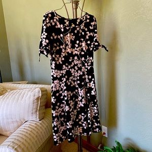 Talbots flowered dress with tied knotted short sleeves